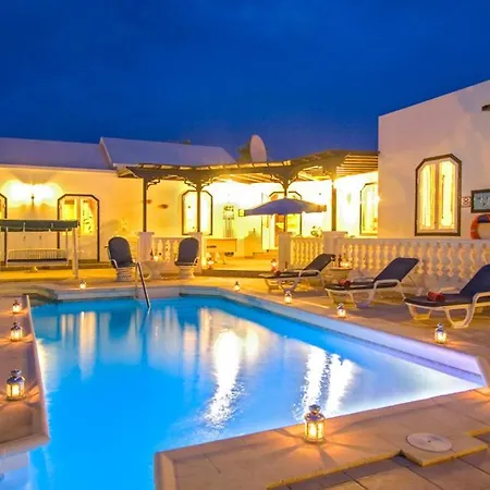 Villa Puerto Del Carmen Sleeps 8 Pool Wifi Puerto del Carmen (Lanzarote)